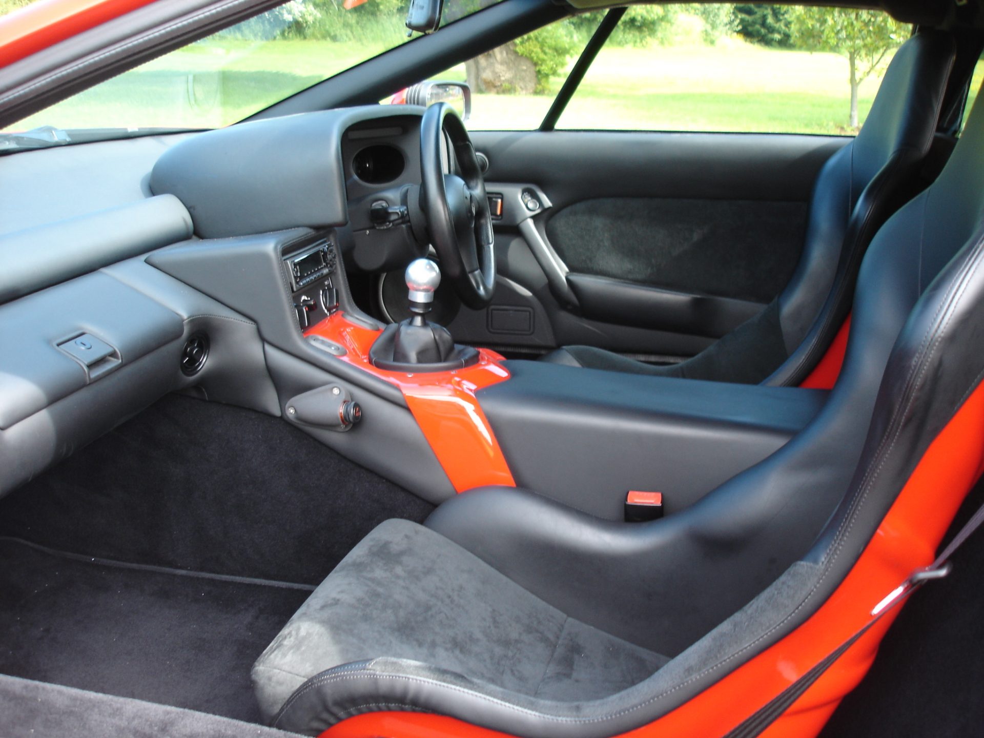 1997R-Lotus-Esprit-GT3-interior-front