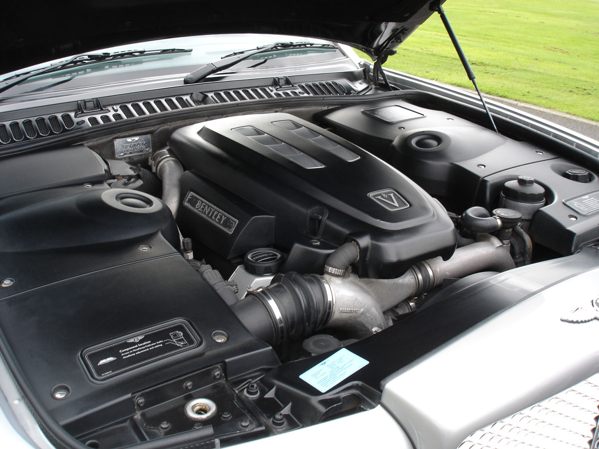 1999-T-Bentley-Arnage-Green-Label-Engine