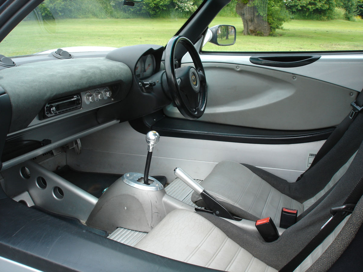 200151-Lotus-Elise-S-front-interior